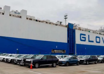Foto: cortesía // Automóviles de la armadora coreana Hyundai trasladados de Salina Cruz a Coatzacoalcos a través del tren Interoceánico.