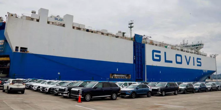 Foto: cortesía // Automóviles de la armadora coreana Hyundai trasladados de Salina Cruz a Coatzacoalcos a través del tren Interoceánico.