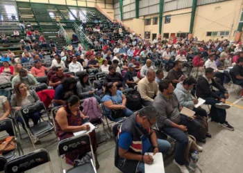 Foto. Cencos 22 // Apatía de delegados del magisterio para discutir el paro de 48 horas. Aplazan asamblea.
