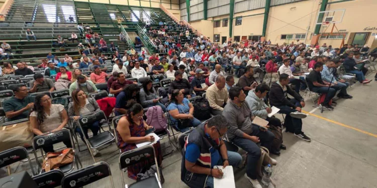 Foto. Cencos 22 // Apatía de delegados del magisterio para discutir el paro de 48 horas. Aplazan asamblea.