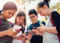 Foto: UNAM // A retirar celulares de escuelas públicas.