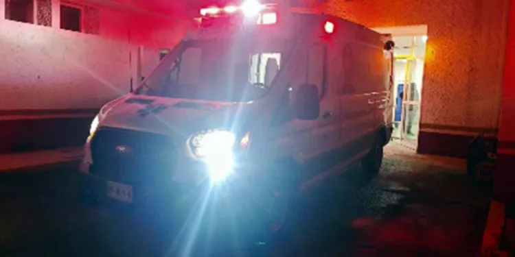 Al hospital del ISSSTE fue trasladada la conductora por paramédicos.