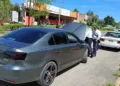 Cae sujeto en Jetta robado y recuperan moto en Oaxaca