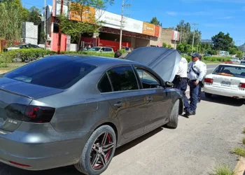 Cae sujeto en Jetta robado y recuperan moto en Oaxaca
