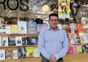 Almadía frena la presentación de novela ganadora tras señalamientos de que 99% fue escrito con IA