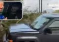 VIDEO | En plena transmisión camioneta derrapa y embiste a reportera que cubría deslave en Monterrey