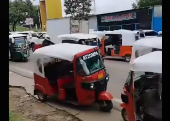 VIDEO | De un choque a los disparos: tensión entre mototaxistas paraliza por momentos la carretera a Atzompa