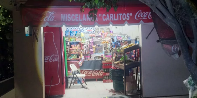Autoridades ministeriales mantuvieron bajo resguardo el perímetro en el Barrio Chico tras el hallazgo de un hombre asesinado en calles de Pinotepa Nacional.