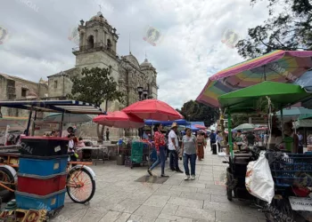 Foto: Jesús Santiago // Basura y pérdidas, el saldo tras la aparición de grupo de la Sección 22 en plantón en el zócalo.