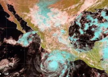 Trudy pierde fuerza, pero no se aleja el peligro: huracán baja a categoría 1 y mantiene bajo vigilancia al Pacífico mexicano