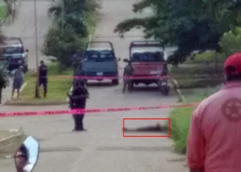 Corporaciones policiales y agentes de la Fiscalía acordonaron el sector Robles Poniente tras el hallazgo del cuerpo acribillado