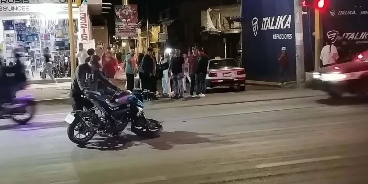 Cuantiosos daños materiales y un motociclista con diferentes lesiones fue el saldo.