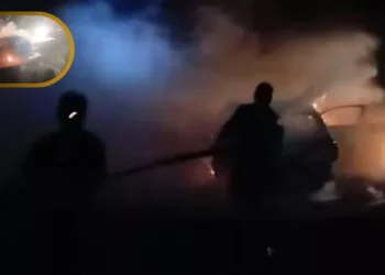VIDEO | ¡El asfalto se volvió infierno! Choque brutal e incendio en la Mitla–Tehuantepec deja dos cuerpos calcinados y una joven herida
