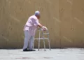 Foto: Archivo El Imparcial // Pérdida de movilidad obliga a la asistencia para la movilidad de adultos mayores.