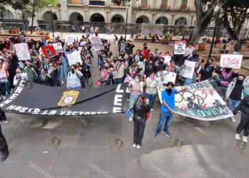 Fotos: Adrián Gaytán // Con un mitin, normalistas recordaron los 58 años de la matanza de Tlatelolco.