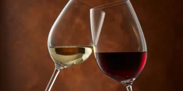 Cáncer de mama y alimentación: El alcohol influye más que los mitos de la dieta