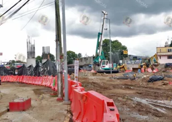 Foto: Adrián Gaytán // Según la administración, la obra del distribuidor vial de Viguera “va en tiempo”.