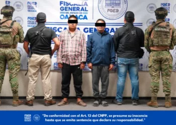 Detienen a dos hombres armados en Juchitán; les aseguran presuntas drogas y cartuchos