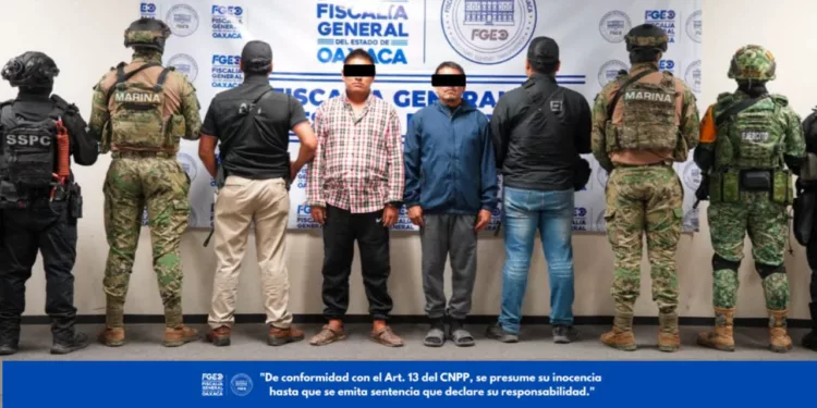 Detienen a dos hombres armados en Juchitán; les aseguran presuntas drogas y cartuchos