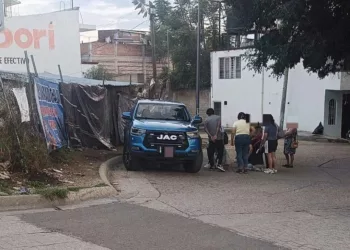La zona donde quedó el cadáver de “El Guacho” fue resguardada por policías.