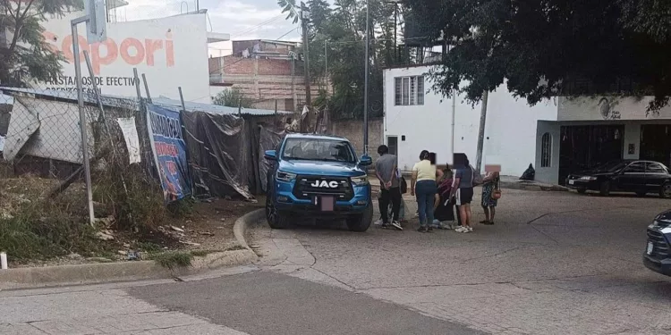La zona donde quedó el cadáver de “El Guacho” fue resguardada por policías.
