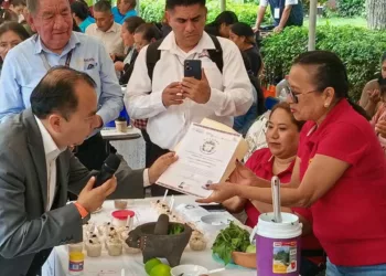 Durante la jornada, presentaron alimentos de diversas localidades, los cuales fueron ofrecidos gratuitamente a los asistentes.