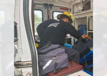 El aparatoso percance vial se registró frente a la gasolinera de la colonia Del Maestro.