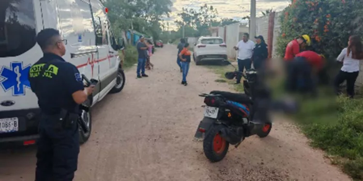 El lesionado conducía una motoneta marca Itálika con placas de Oaxaca al momento de ser embestido.