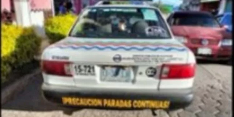 El taxista de 32 años fue auxiliado por paramédicos de la Cruz Roja.