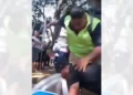El video de la agresión se viralizó, situación que le costó el puesto al supuesto inspector.