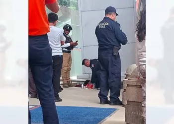 El violento asalto se perpetró a escasos metros del estacionamiento de Chedraui Madero, punto donde el comerciante quedó herido tras resistirse al robo de su mochila.
