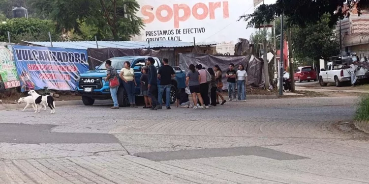 Elementos policiales desplegaron un fuerte dispositivo de seguridad en los accesos vehiculares de la zona metropolitana tras el reporte de la huida de los presuntos asesinos.