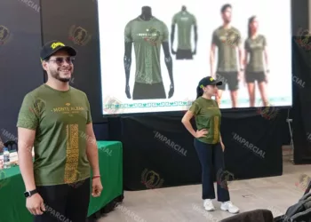 Fotos: Leobardo García Reyes // Estas son las playeras que se otorgarán a los atletas de la Carrera IMSS Monte Albán.