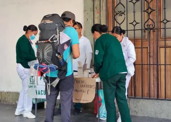 El gobierno anunció la compra masiva de vacunas de influenza y Covid-19.