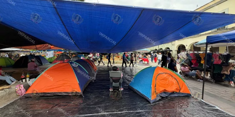 Foto: Adrián Gaytán // El miércoles apenas un grupo de la Sección 22 levantó un plantón de 3 días en la capital oaxaqueña.