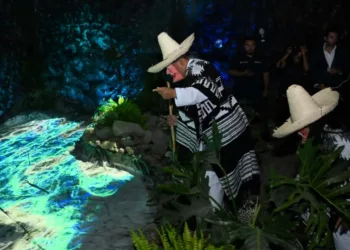Foto: Gobierno de Oaxaca // El propio gobierno del estado ha desvirtuado la celebración con actos con luz y solido e incluso rayos láser, ajenos a la tradición.