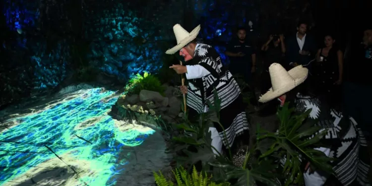 Foto: Gobierno de Oaxaca // El propio gobierno del estado ha desvirtuado la celebración con actos con luz y solido e incluso rayos láser, ajenos a la tradición.