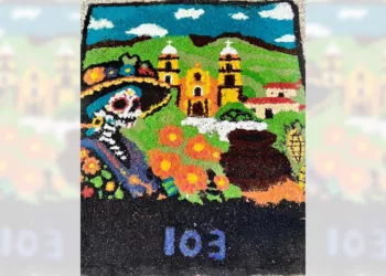 Foto: Igavec // El tapete elaborado con aserrín, arena y pigmentos de colores, combinan creatividad, simbolismo y trabajo colectivo.
