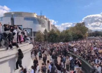 ¡“Hemos tomado La Bastilla”! Estudiantes sacuden Francia con protestas y exigen hechos
