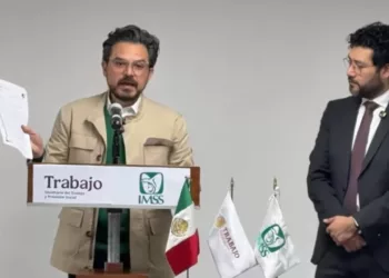 ¡Aumento del 8% para trabajadores del IMSS! Suben el sueldo y la ayuda de renta tras presiones sindicales