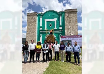 Foto: IPCEO // Inicio de la rehabilitación del templo del Señor de la Santa Cruz, en Tayata, Tlaxiaco.