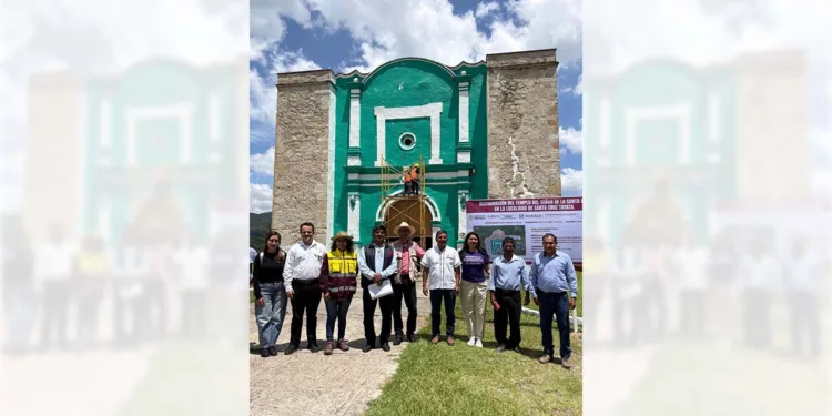 Foto: IPCEO // Inicio de la rehabilitación del templo del Señor de la Santa Cruz, en Tayata, Tlaxiaco.