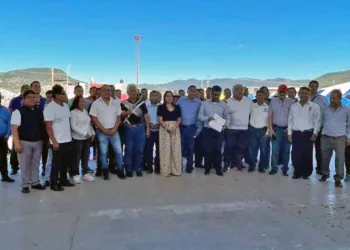 Foto: Igavec // Insuficientes intentos para resolver la anarquía en el transporte público de la Mixteca.