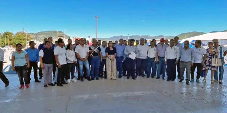 Foto: Igavec // Insuficientes intentos para resolver la anarquía en el transporte público de la Mixteca.