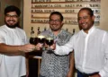 Fotos: Rubén Morales // José Manuel Navarro, el maestro cervecero Chema Álvarez y Moises Bailón Jiménez.