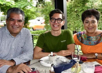 Fotos: Rubén Morales // Javier Galguera disfrutó de su cumpleaños en compañía de sus padrinos, Toño Amaro y Tania Baños.