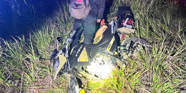 La motocicleta Yamaha color arena fue retirada por las autoridades viales.