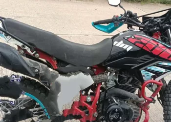 La motocicleta Itálika DM 250 contaba con reporte de robo en Santiago Huajolotitlán.