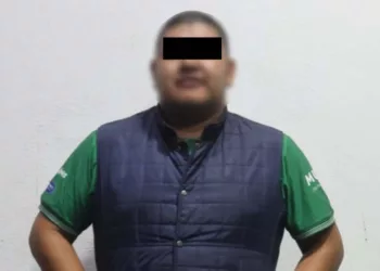 La revisión documental permitió detectar las inconsistencias en los permisos del presunto guardia privado.