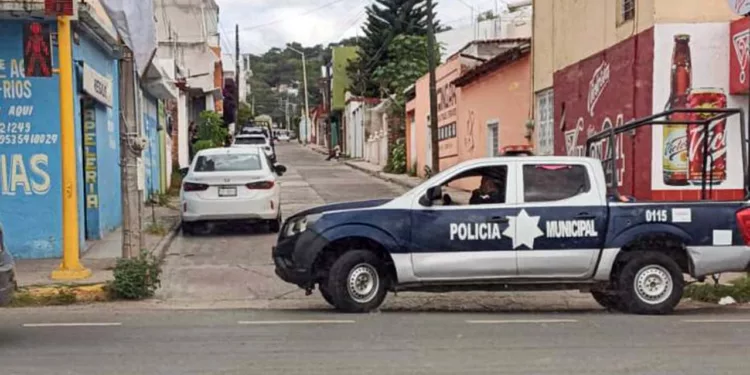 La víctima fue localizada en un pasillo de su propio domicilio sobre la calle Lerdo de Tejada.